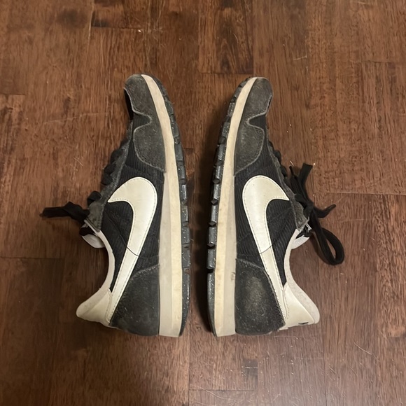 Nike Air Pegasus - Black and White Retro - Size US 7.5 - Picture 2 of 2